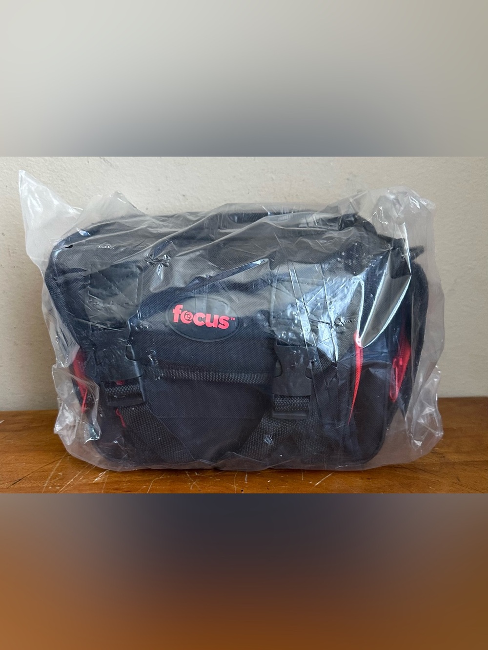 Focus Deluxe SLR Photo/Video Medium Camera Accessory Case w/Cleaning Kit &Cloth